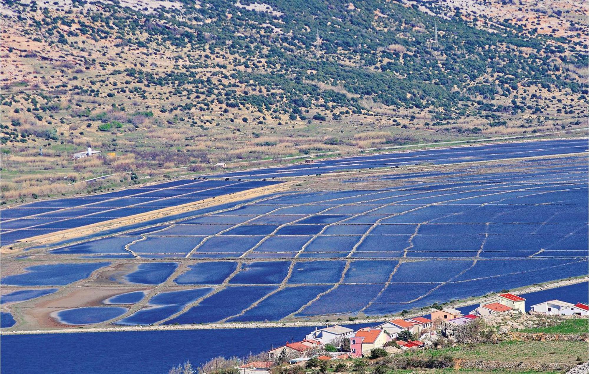 2 Bedroom Beautiful Apartment In Pag Pag Town Bagian luar foto